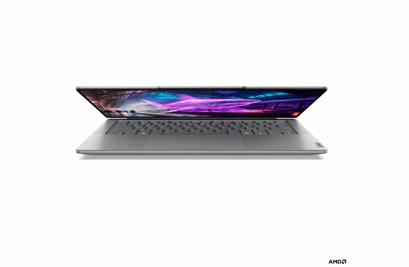 Vorderansicht: Lenovo Yoga Pro 7 von vorne, halb-geöffnet mit hochauflösendem Display und schlankem Rahmen.