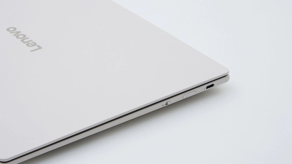 Lenovo Yoga Slim 7i Ultra 14IPH11 - 14" 3K OLED Multitouch - Intel Core Ultra 325 - 32GB RAM 1TB SSD - W11Pro