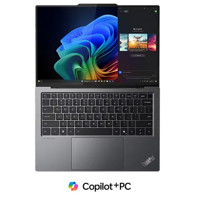 Lenovo ThinkPad X9-15 G1 Aura Edition im Einsatz, mit Fokus auf das brillante OLED-Display und die schmalen Bildschirmränder.