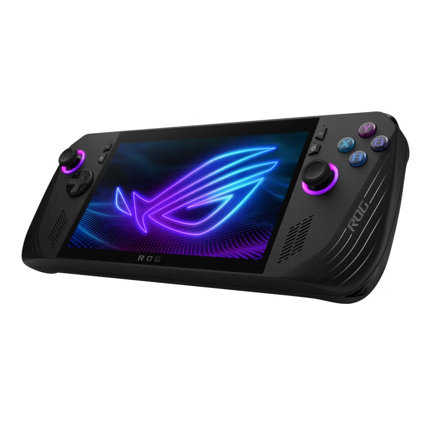 Schräge Ansicht des schwarzen Handheld-Gaming-PCs Asus ROG Ally X. Das Gerät zeigt ein beleuchtetes ROG-Logo in Neonfarben auf dem Bildschirm. Die schwarzen Joysticks sind von lila-pink leuchtenden Ringen umgeben, und die ABXY-Tasten sind ebenfalls sichtbar.