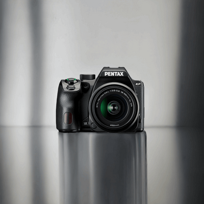 Pentax KF APS-C digitales SLR-Kamerakit mit 18-55 mm WR Zoomobjektiv wetterfest