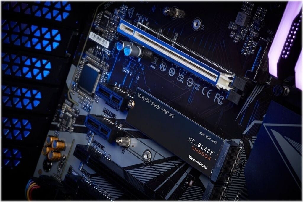 Western Digital Black SN850X NVMe SSD Game Drive 2TB, PCle Gen4